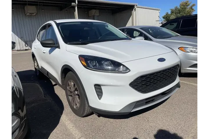 $18547 : Ford Escape 2022 SE 4dr SUV image 2