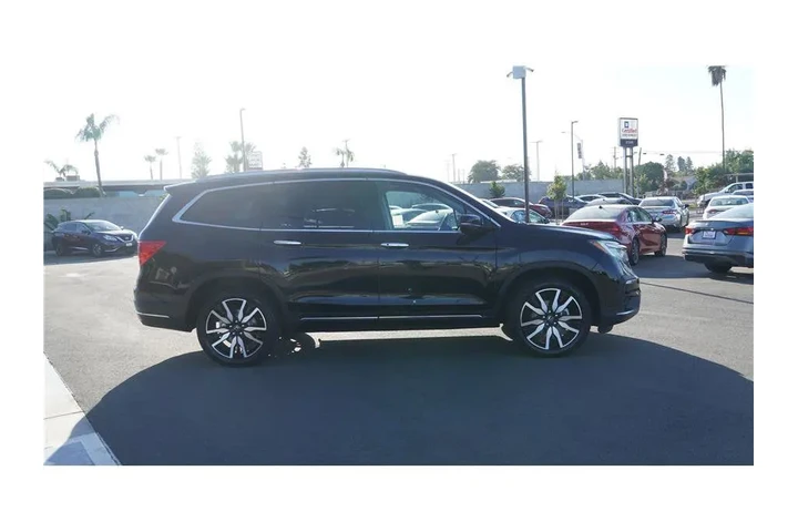 $24984 : 2019 Pilot Touring 8-Passenger image 4