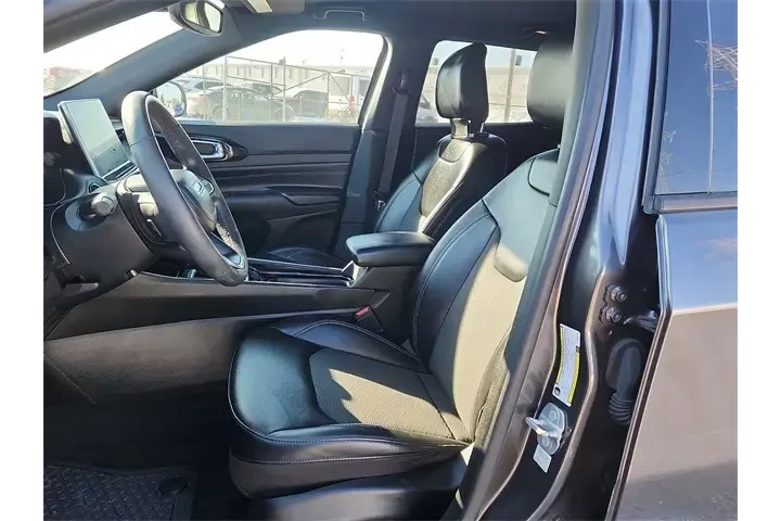 $20000 : Jeep Compass 2023 4x4 Latitu image 8