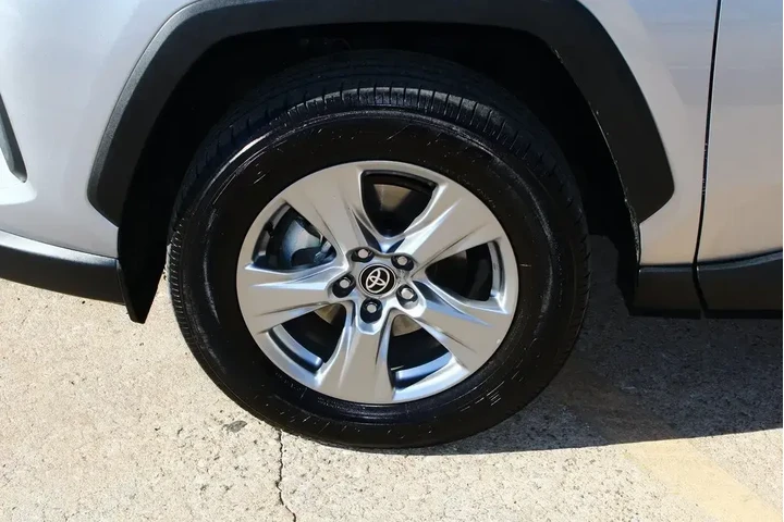 $26385 : Toyota RAV4 2024 XLE 4dr SUV image 4