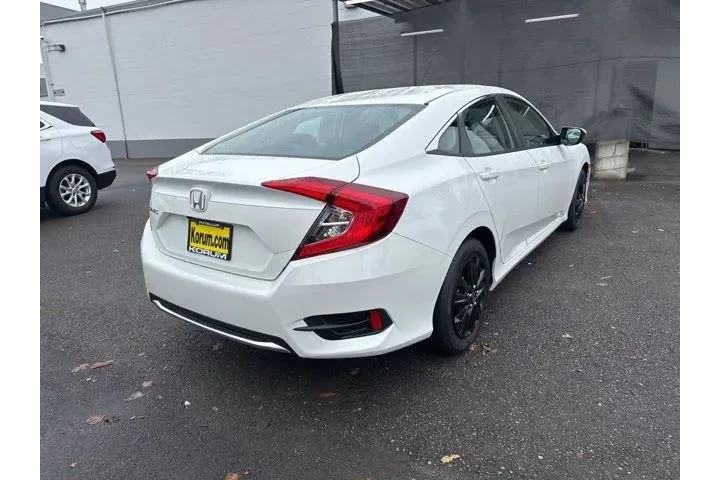 Honda Civic 2019 LX 4dr Seda image 3