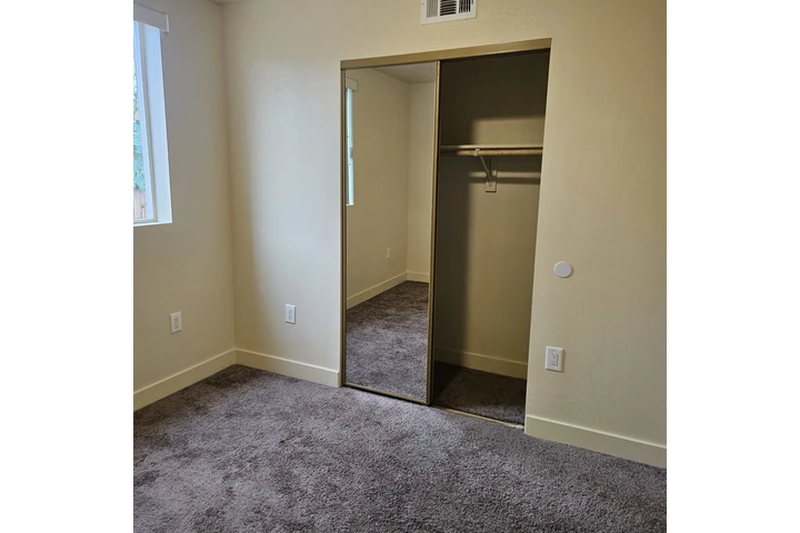 $900 : SE RENTA CUARTO image 2