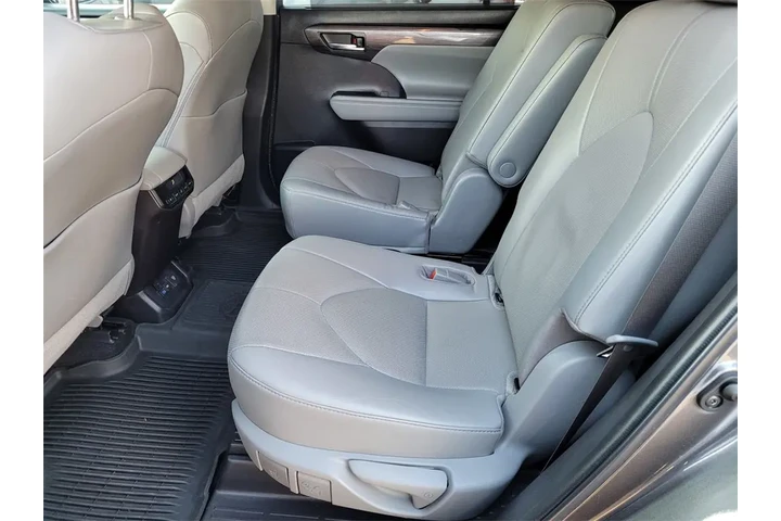 $35899 : Gold Certified2022 Highlander image 8