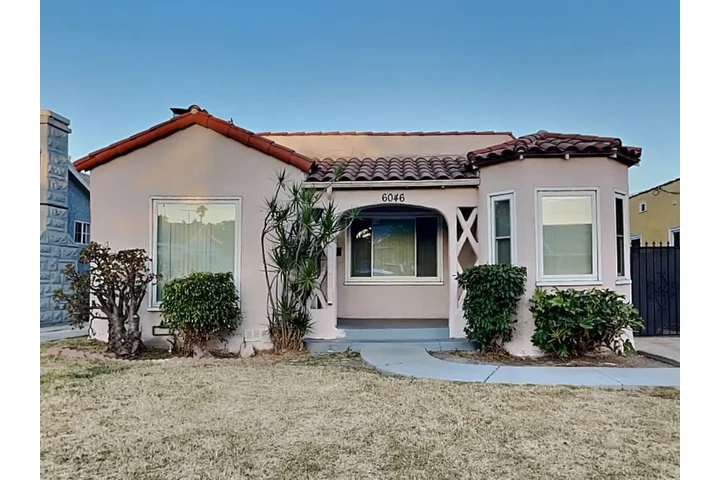 $2500 : Available 2Bed 1Bat in LA image 1