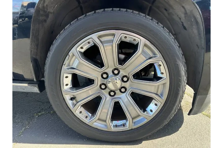 2015 GMC Yukon Denali image 10