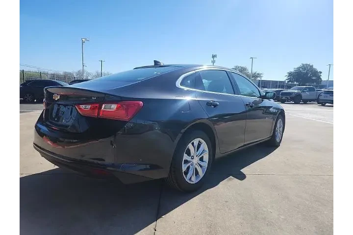 $18487 : Chevrolet Malibu 2023 LT 4dr image 3