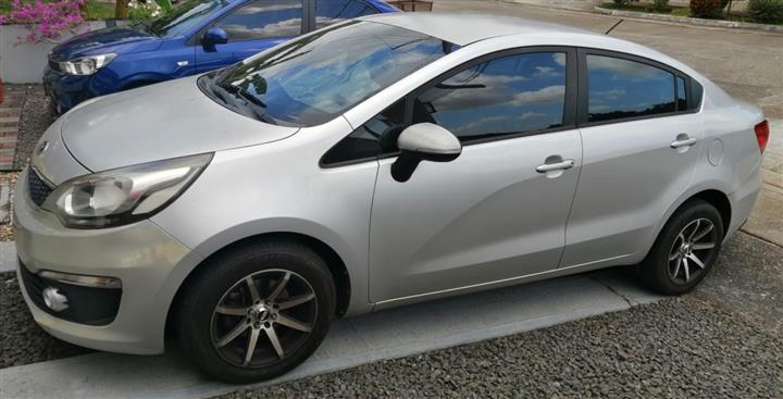 $7500 : Kia Rio 2017 (semi full) image 6