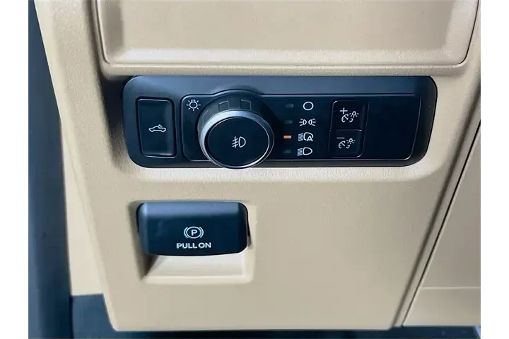 $31800 : Ford F-150 2023 4x2 XLT 4dr image 10