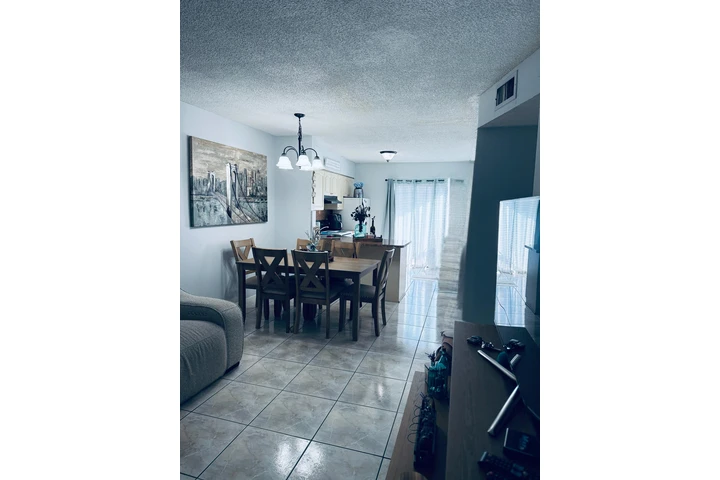 $2500 : Renta image 2