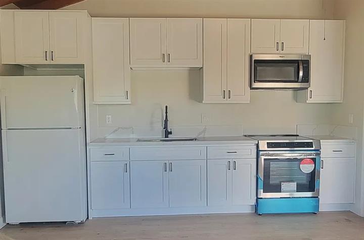 $1030 : READY FOR MOVE IN NOW Pico Riv image 1