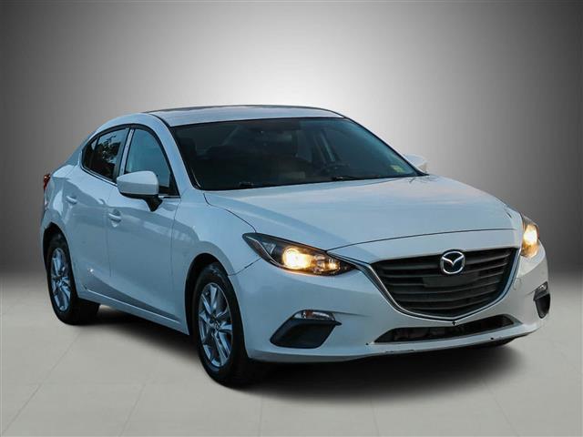 $12100 : Pre-Owned 2016 Mazda3 i Sport image 2