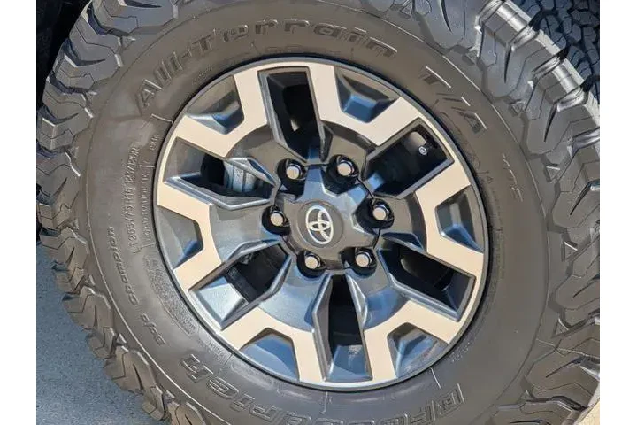 $35987 : Toyota Tacoma 2023 4x4 SR V6 image 9