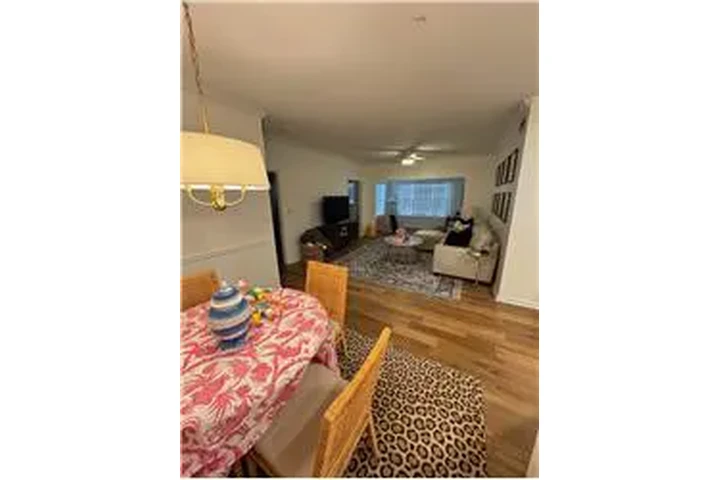 $2000 : Rental property with 2 bedro image 8