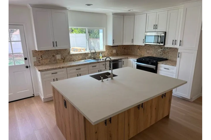 $2500 : 3 Bed 2 Bath in Los Angele, LA image 3