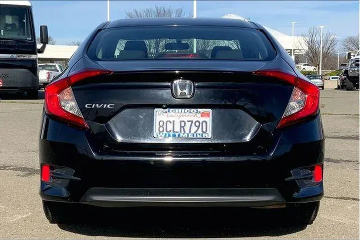 $13985 : Honda Civic 2018 LX 4dr Seda image 4