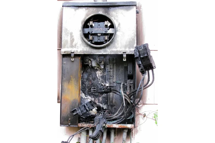 ELECTRICISTA EMERGENCIAS 24 HR image 3