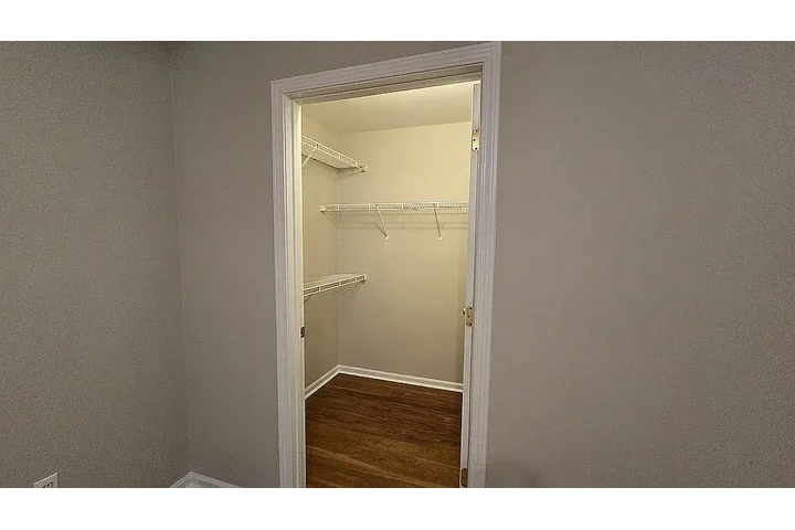 $1150 : Welcome to this charming 2-bed image 6