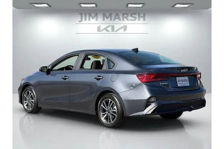 $16988 : Kia Forte 2022 LXS 4dr Sedan image 4