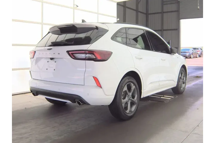 $18999 : Ford Escape 2023 ST-Line 4dr image 5
