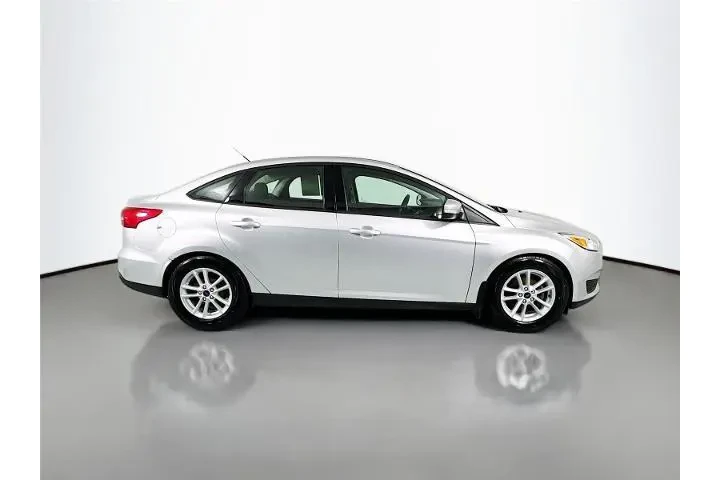 $11752 : Ford Focus 2017 SE 4dr Sedan image 8
