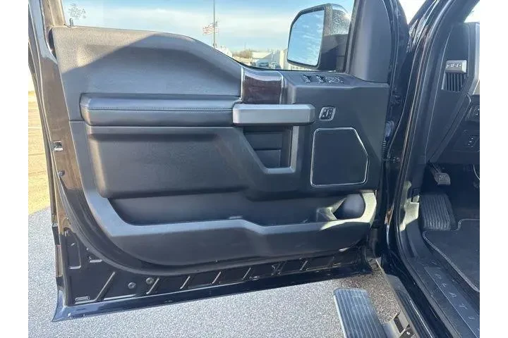 $25982 : Ford F-150 2017 4x4 Platinum image 9