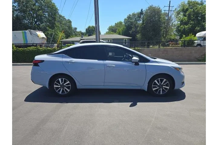 $16995 : Nissan Versa 2024 SV 4dr Sed image 3