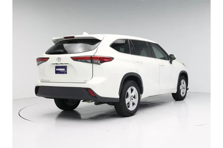 $30998 : Toyota Highlander 2021 LE 4d image 8
