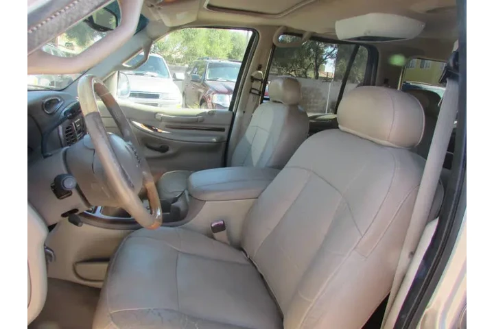 $7995 : 2000 Navigator image 10