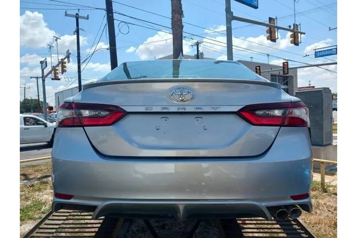 $22900 : 2022 Camry SE image 3