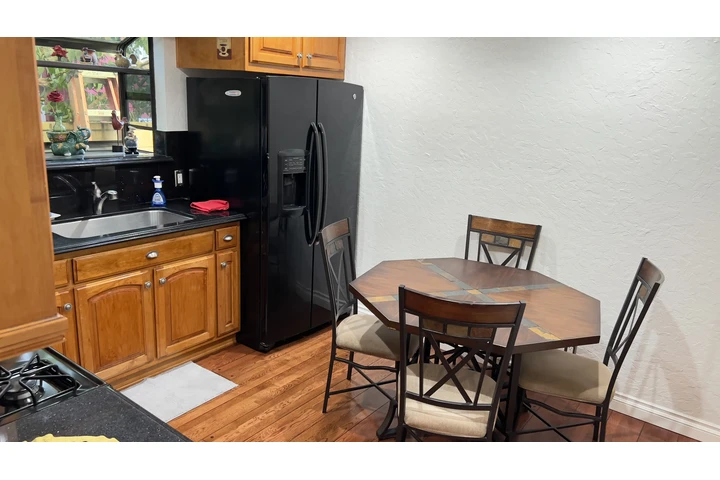 $1400 : Cuarto AMUEBLADO image 3