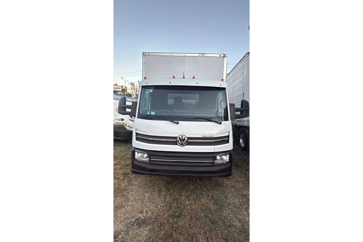 $750000 : Camioneta con caja de 1.5 tons image 3