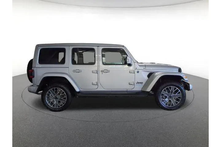 $39000 : Jeep Wrangler 2024 4x4 High image 4