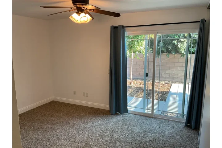 $1250 : Fontana - SINGLE FAMILY HOME image 8
