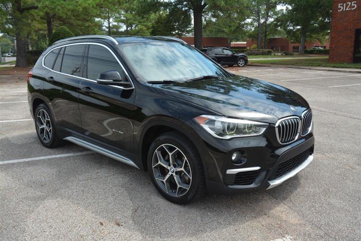 2017 BMW X1 sDrive28i image 5