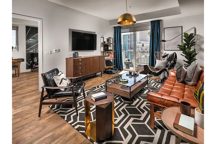 $2507 : studio for rent image 3