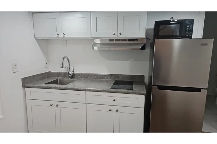 $1900 : Renta Studio (Santa Ana) image 9