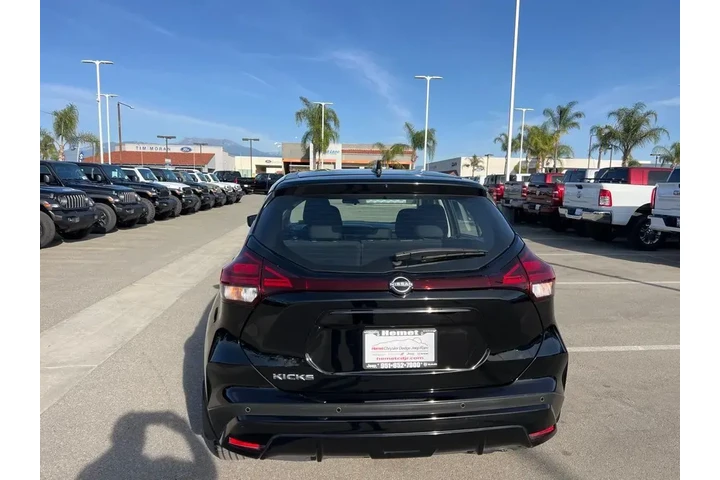 $17055 : Nissan Kicks 2024 S 4dr Cros image 7