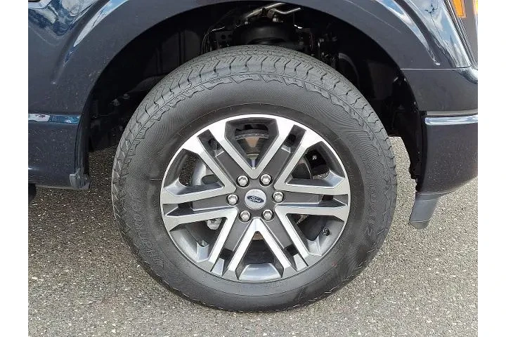 $37997 : Ford F-150 2023 4x4 Lariat 4 image 8