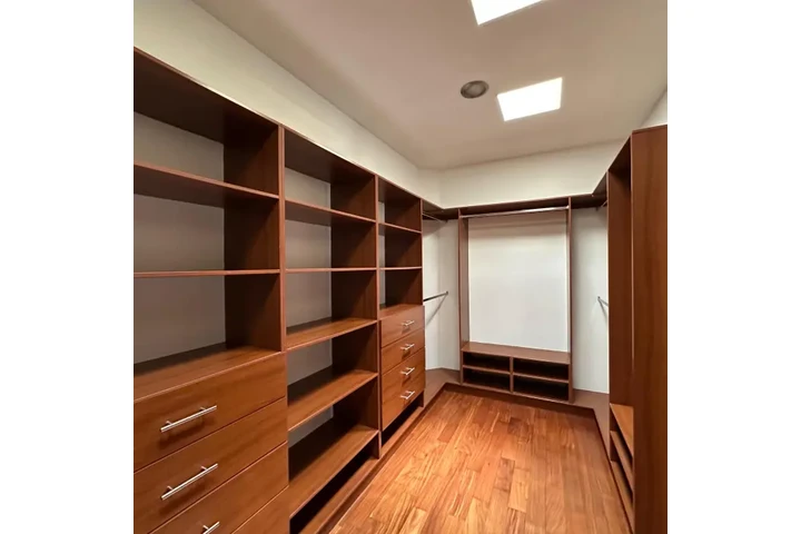$1150000 : Casa Amplia en Venta en Zona 1 image 5