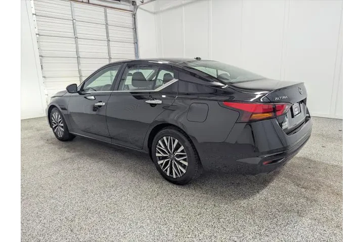 $23691 : Nissan Altima 2024 2.5 SV 4d image 4