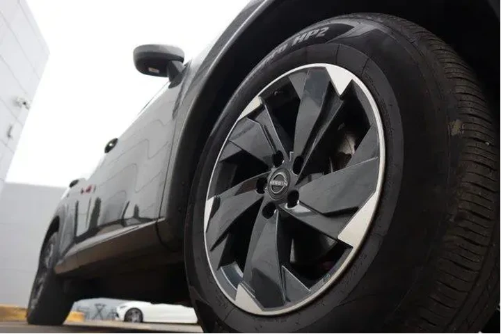 $24305 : Nissan Rogue 2025 AWD SV 4dr image 8