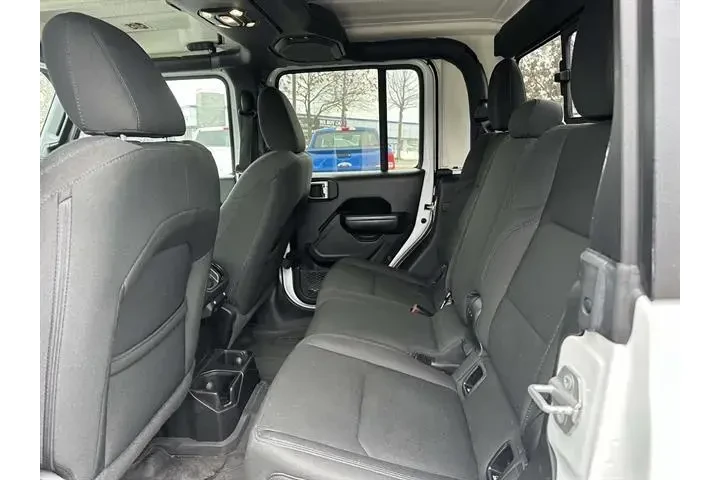 $26594 : Jeep Gladiator 2022 4x4 Will image 10