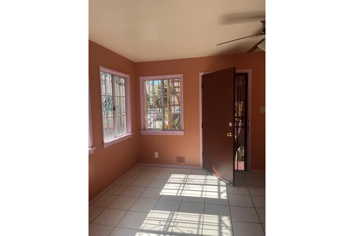 $2100 : Very spacious one bedroom apt image 3