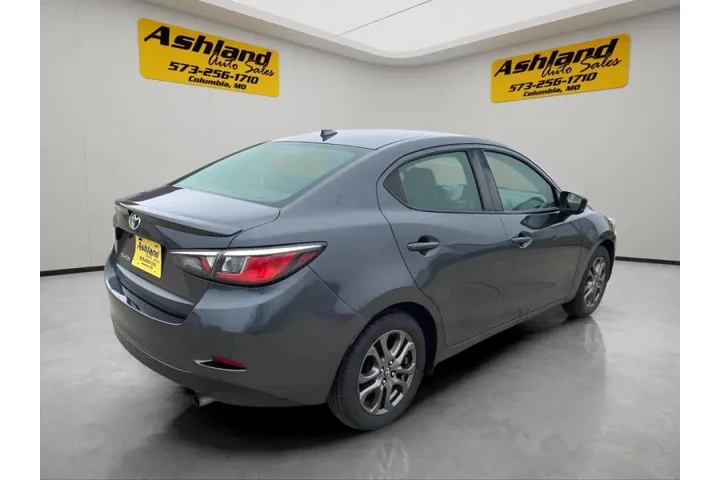 $10900 : 2019 Yaris LE image 6