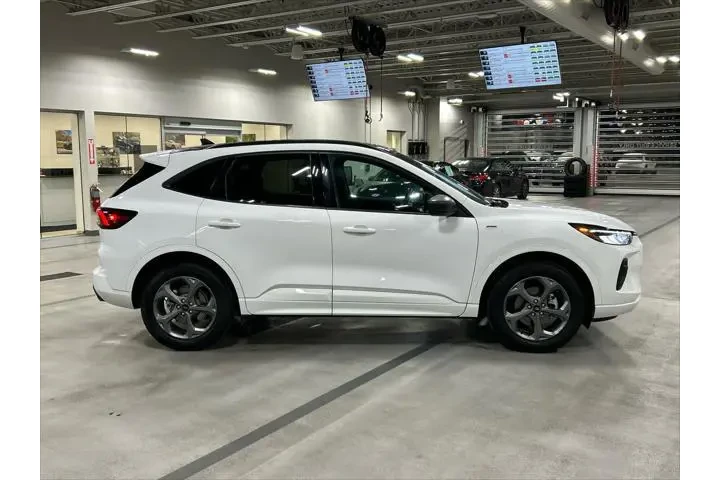$22190 : Ford Escape 2023 AWD ST-Line image 9