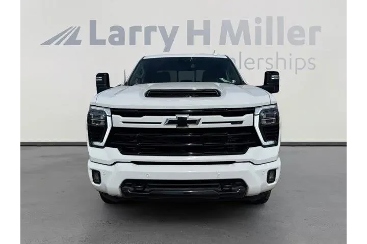 Chevrolet Silverado 2500HD 2 image 8