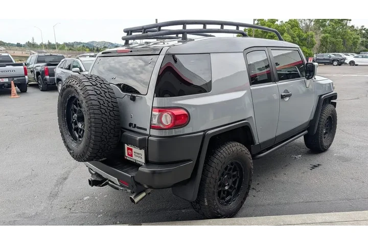 $32795 : 2014 FJ Cruiser 4WD 4dr Auto image 10