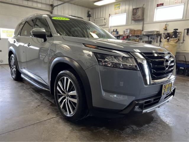 $38900 : 2022 Pathfinder Platinum image 3