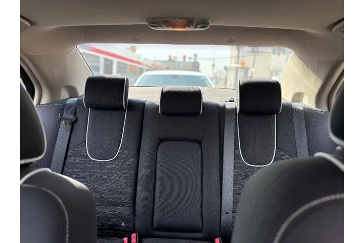 2010 Fusion SE image 9