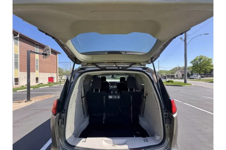 $7999 : 2017 Pacifica LX image 9